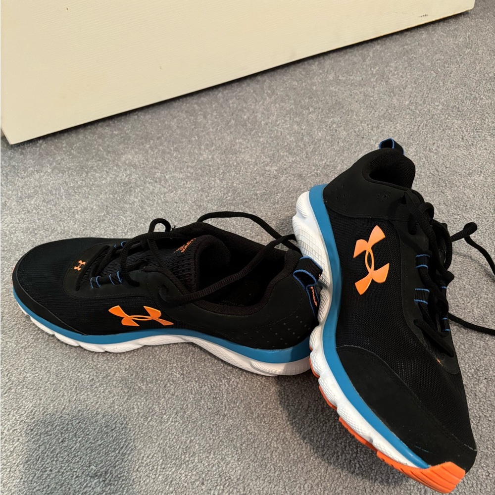 Under Armour Men's Black and Orange Athletic Sneakers. Size 13 wide 4E